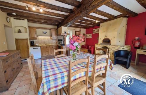 Montjean House | Gîte familial avec piscine, pêche et activités nature - Jusqu'à 6 pers - FR-1-600-66