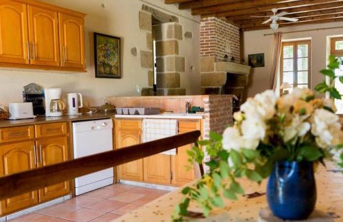 Souvigny House | Gîte familial avec piscine, loisirs et nature près de Souvigny - FR-1-489-231