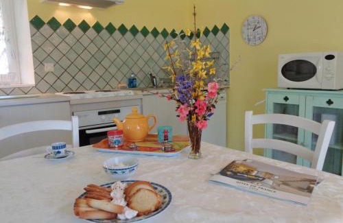 Lentigny House | Gîte familial calme avec jardin, terrasse, équipements modernes et jeux pour enfants à Lentigny - FR-1-496-129