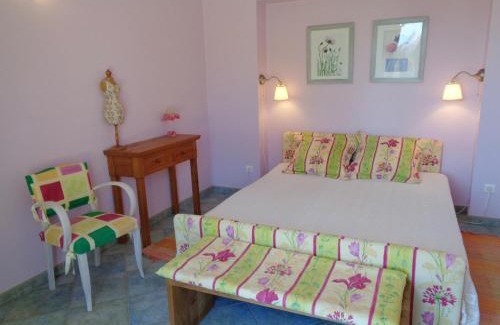 Lentigny House | Gîte familial calme avec jardin, terrasse, équipements modernes et jeux pour enfants à Lentigny - FR-1-496-129