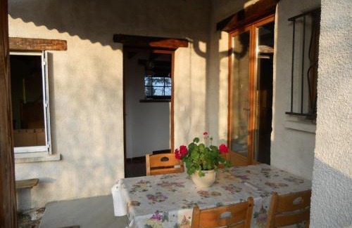 Saint-Haon-le-Chatel House | Gîte familial avec piscine, jardin clos et jeux pour enfants - Saint-Haon-le-Châtel - FR-1-496-21