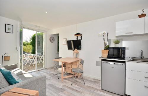 Saint-Didier-sur-Chalaronne Apartment | Gîte le Mizériat - Appartement avec piscine privée