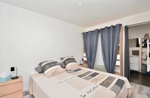 Saint-Didier-sur-Chalaronne Apartment | Gîte le Mizériat - Appartement avec piscine privée