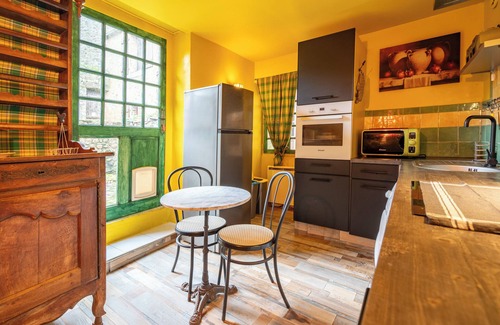 Sainte-Suzanne-and-Chammes House | Gîte Les Remparts - Wifi - Terrasse