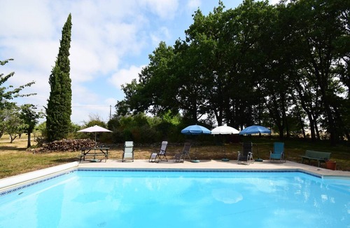 Castella House | Gîte grande capacité avec piscine La Chênaie à Castella