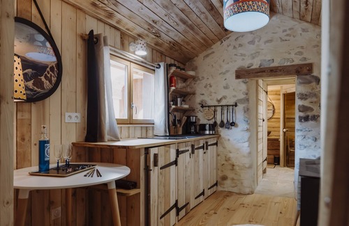 Gap Cottage | Gîte-Honeymoon-Ensuite with Bath-Courtyard view-Gîte sauna à la ferme