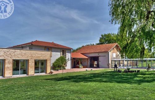 Saint-Germain-Lespinasse House | Gîte isolé avec piscine chauffée, spa, sauna et étang privé à 15 km de Roanne - FR-1-496-6