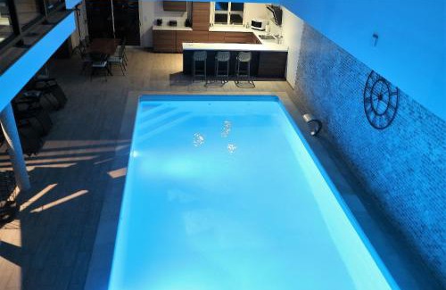 Montainville House | Gîte Jet d'eau avec piscine intérieure 30 minutes Versailles
