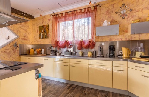 Cuzorn House | Gîte Lémance - Three Bedroom House, Sleeps 6