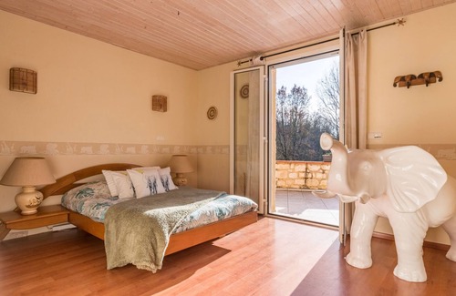 Cuzorn House | Gîte Lémance - Three Bedroom House, Sleeps 6