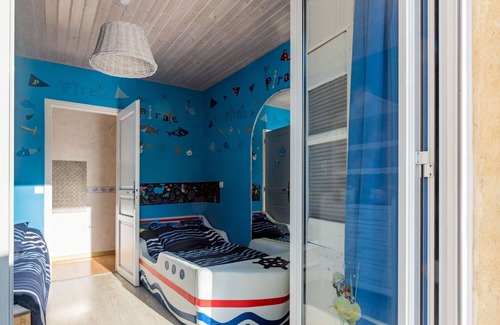 Cuzorn House | Gîte Lémance - Three Bedroom House, Sleeps 6