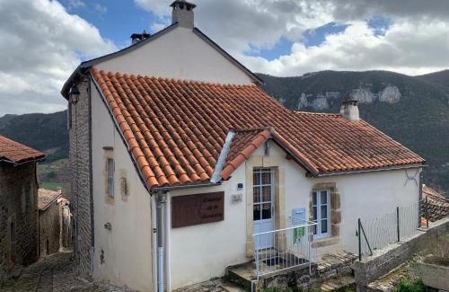 Mostuejouls House | Gîte l'oustal de la fontaine Grand Causses et Gorges du Tarn