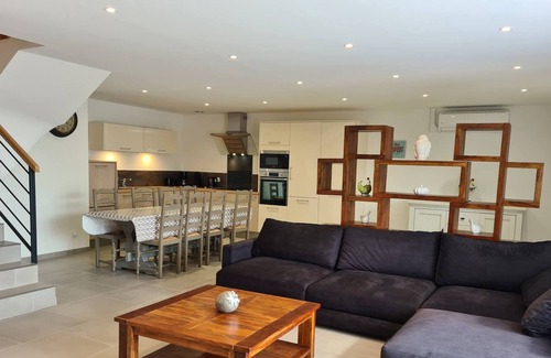 Othis Apartment | Gîte "la Grange" 6 people, 3 bedrooms, 2 bathrooms, near Roissy