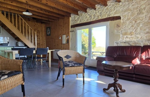 Lauraet House | Gîte la rapière, nature, in the countryside, no noise, calm and restful swimming pool