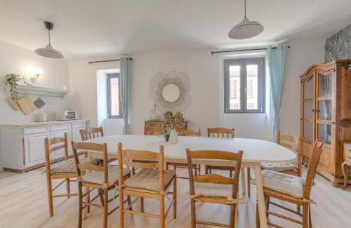 Lagnieu House | Gîte La Terrasse, 4 chambres, 10 pers, Centre Ville