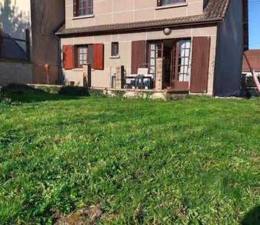 Malay-le-Grand House | Gîte La vie au vert Spacieux et autonome