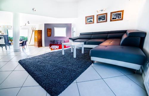 Pugny-Chatenod House | Gîte LaurieRaphael