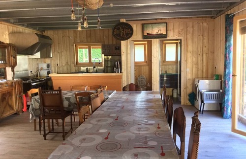 Saint-Quirin Ski Chalet | Gîte "Le Graoully", parfait pour les groupes, les évènements familiaux.