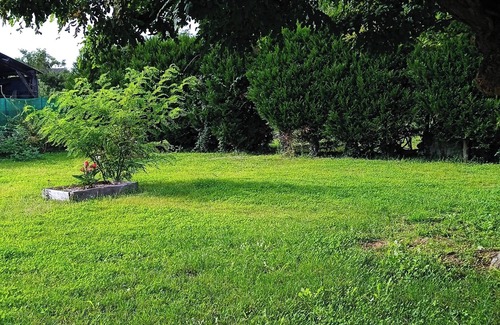 Lays-sur-le-Doubs House | Gîte le Jardin Caché. Maison Indépendante Avec Terrain de 1000m2 Clos
