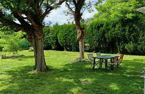 Lays-sur-le-Doubs House | Gîte le Jardin Caché. Maison Indépendante Avec Terrain de 1000m2 Clos