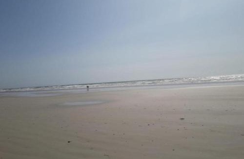Ploneour-Lanvern House | Gîte, Le Jardind'Eneour, spots de surf, plages et randonnées !