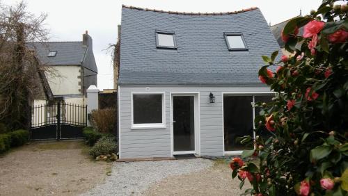 Ploneour-Lanvern House | Gîte, Le Jardind'Eneour, spots de surf, plages et randonnées !