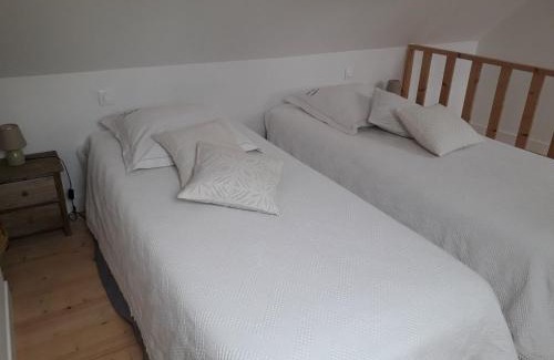 Ploneour-Lanvern House | Gîte, Le Jardind'Eneour, spots de surf, plages et randonnées !