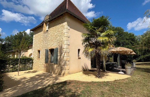 Valojoulx House | Gîte Le Pigeonnier in Montignac-Lascaux, large garden, private heated swimming pool