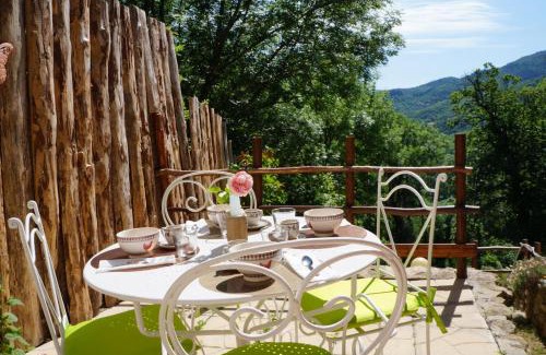 Saint-Julien-du-Gua House | Gîte * "le refuge des fées"