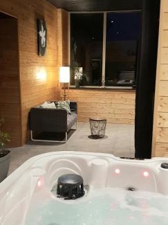 Alleyrac Apartment | Gîte Le Roman d'Alleyrac (ciel bleu)