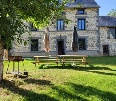Giat House | Gîte Lepetit Sabotier grande capacité Puy de Dôme