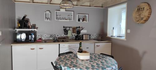 Plouvorn House | Gîte Les Pampas Les Jardins de Kerellec 20min de la mer 2 à 4 personnes jacuzzi et terrasse