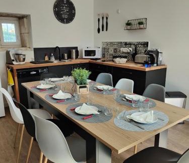 Noyant-de-Touraine House | Gîte Les Piraudières