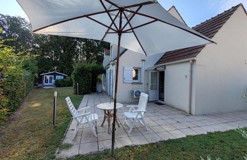 Donnery House | Gîte lumineux au calme avec jardin, golf, balades en forêt, barbecue et vélos à Donnery - FR-1-590-367