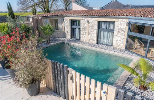 Forges House | Gîte Lunaben-Maison en pierres avec piscine