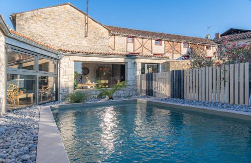 Forges House | Gîte Lunaben-Maison en pierres avec piscine