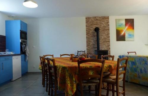 Fourilles House | Gîte paisible face à l'église, idéal pour familles et amis, équipé tout confort, près de la nature - FR-1-489-416
