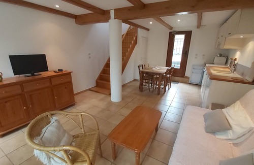 Calorguen Cottage | Gîte-Pointe du Chevet-Garden view-Ensuite with Bath