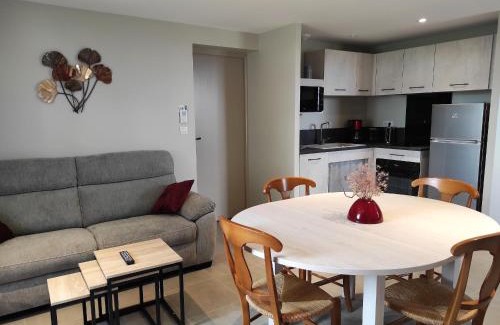 La Celle House | Gîte restauré avec parc et jeux, idéal pour familles - FR-1-586-65