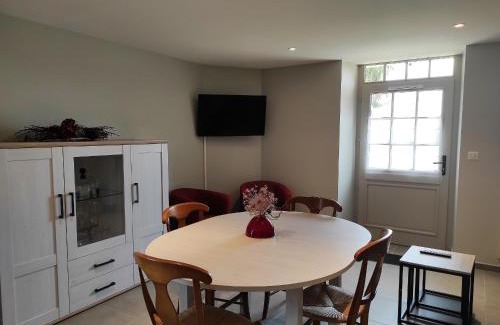 La Celle House | Gîte restauré avec parc et jeux, idéal pour familles - FR-1-586-65