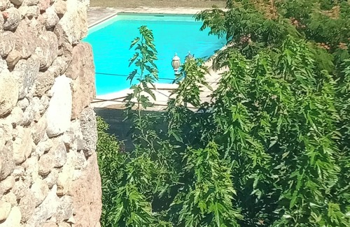Lasalle Apartment | Gîte Rural Avec Terrasse et Piscine Près de la Rivière