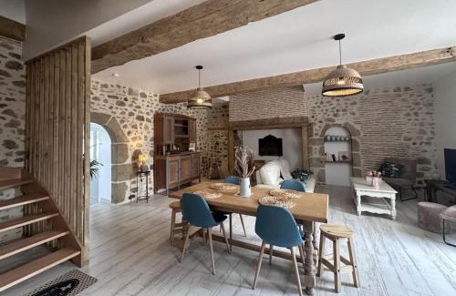 Rocles House | Gîte rustique rénové avec jeux pour enfants, climatisation et jardin privatif à Rocles - FR-1-489-546