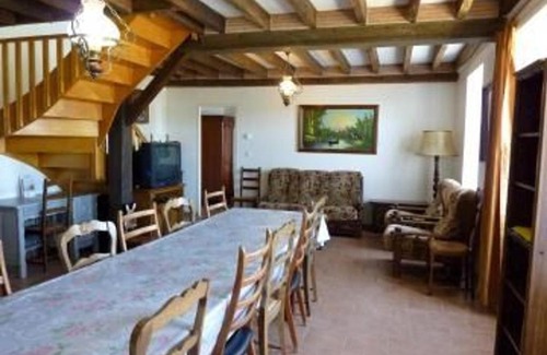 Chaufour-Notre-Dame House | Gîte spacieux et paisible près du Mans avec grand terrain, 15 couchages, ping-pong et WIFI - FR-1-410-178