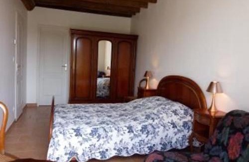 Chaufour-Notre-Dame House | Gîte spacieux et paisible près du Mans avec grand terrain, 15 couchages, ping-pong et WIFI - FR-1-410-178