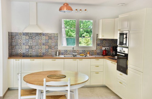 Mazan Villa | Gîte St Joseph | Provence | New villa: air conditioning/heated pool/mature garden
