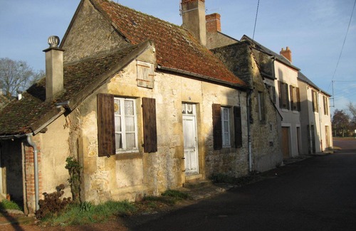 Decize Cottage | Gîtes, Maisonette, guest room, bikes welcome, DECIZE