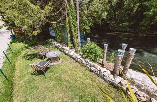Val-de-Vesle Apartment | Gîtes Sérénaé avec vue sur rivière