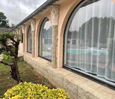 Lescout Apartment | gîtes Studio de tourisme du Domaine Piscine Spa Balnéo