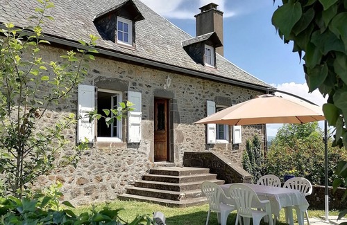 Sainte-Eulalie House | Gïte DU Bosquet Cantal au Calme ! Animaux de Compagnie Acceptés !