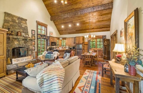 Bigfork Cabin | G-Bar-N Ranch Pendleton Log Home